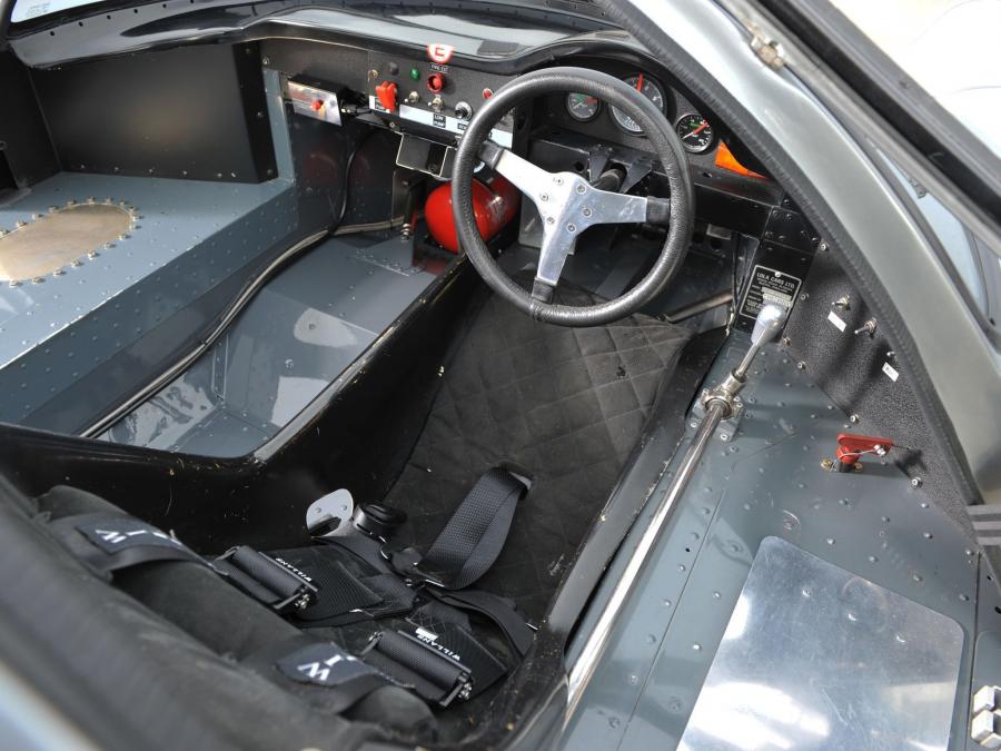 Интерьер Lola T70GT (Mk IIIB) 1969 года  (фото 14 из 19)